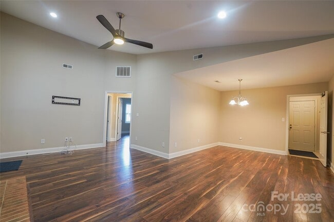 Building Photo - 2434 Dryden Ln