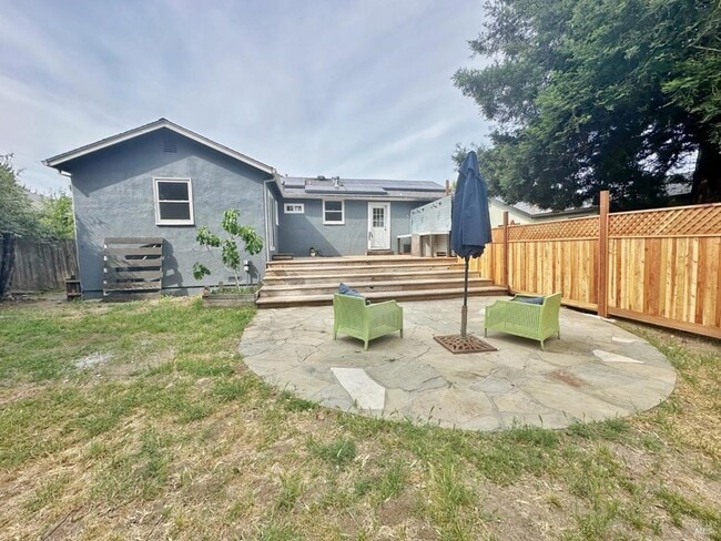 Primary Photo - 10 Joan Ave