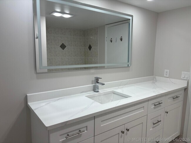Building Photo - 4280 Galt Ocean Dr