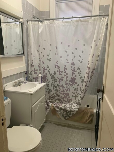 Building Photo - 137 Park Dr