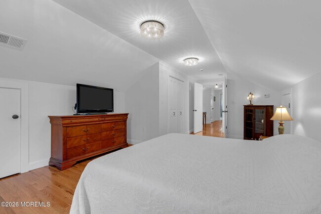 Building Photo - 115 Grassmere Avenue