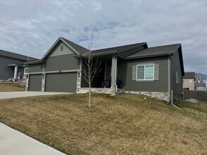 Building Photo - 1914 Hummingbird Dr