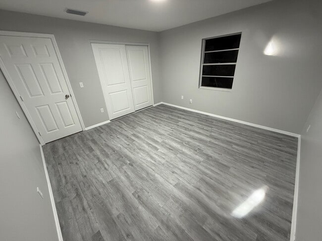 Building Photo - 190 Ventris Ave W