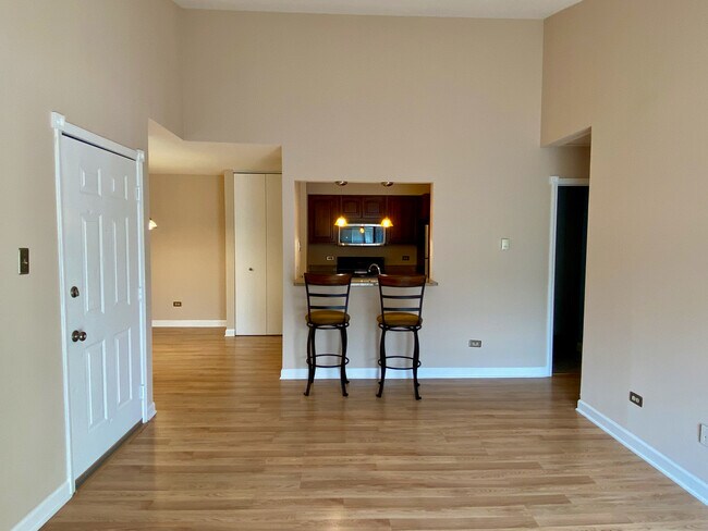 Building Photo - 44 N Park Ave