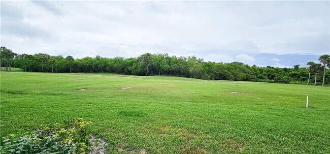 Building Photo - Annual Fully Furnished 2/2 Condo with Golf...