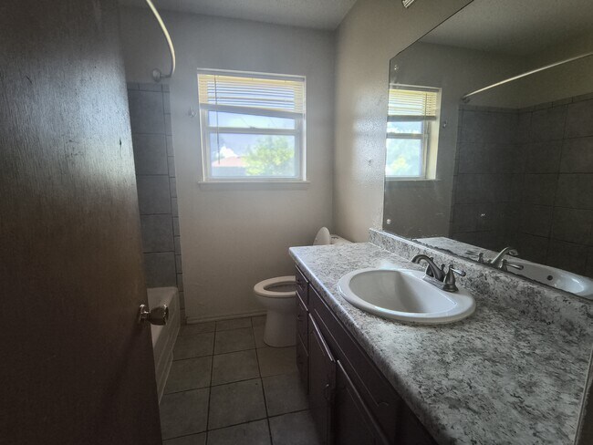 Building Photo - 140 Ridgecrest Rd