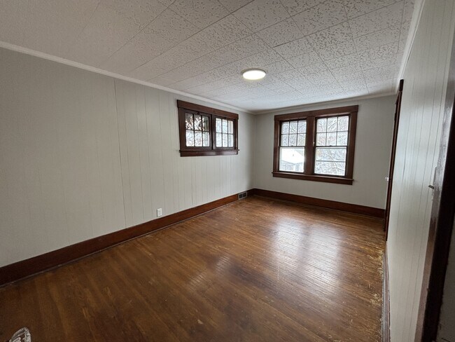 Building Photo - 72 Martinot Ave