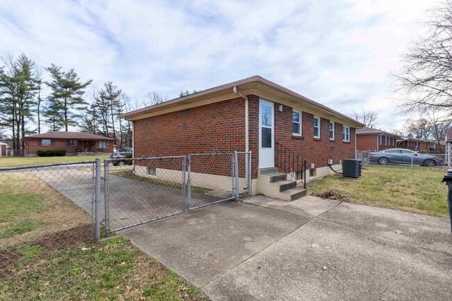 Building Photo - 3857 Darlene Dr