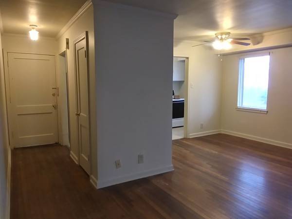 Living Room - Mount Vernon Apartments