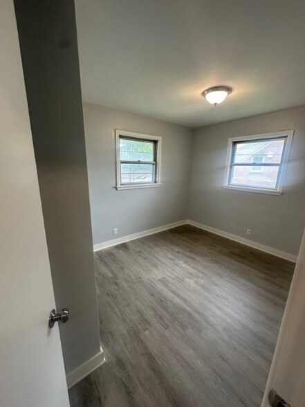 Building Photo - 7230 W Lakefield Dr