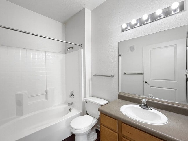 Building Photo - Grand Lakeside Escape: Spacious 3-Bedroom Retreat in Lakeshore Community