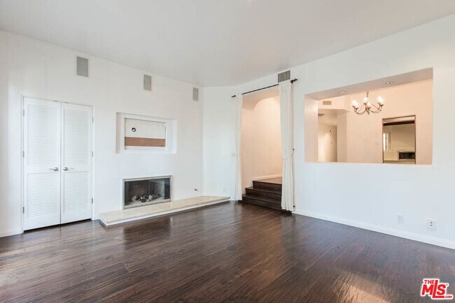 Building Photo - 15500 Sunset Blvd