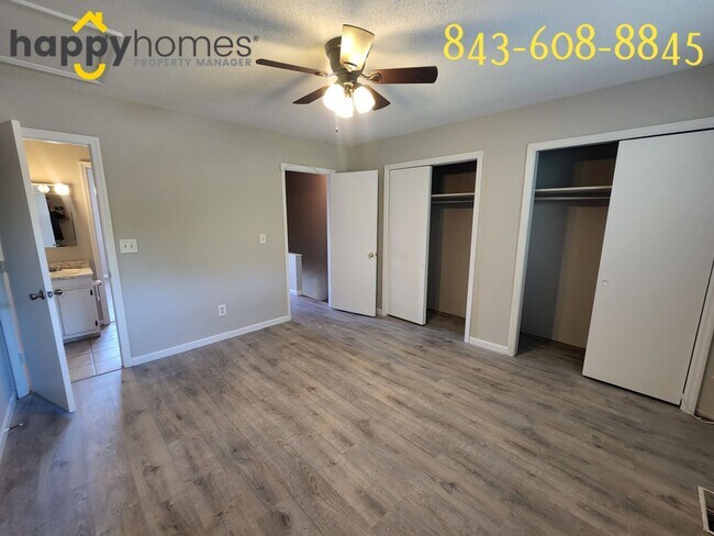Building Photo - 2/1.5 townhouse in James Island off of Harbor View!