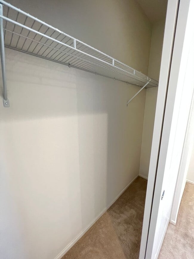 Building Photo - Beautiful 2 Bedroom 2 Bath Townhome