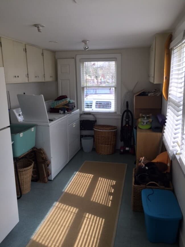 Building Photo - Adorable Two-bedroom Ballard Cottage