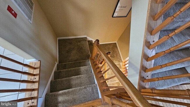 Building Photo - 213 Windsor Ct