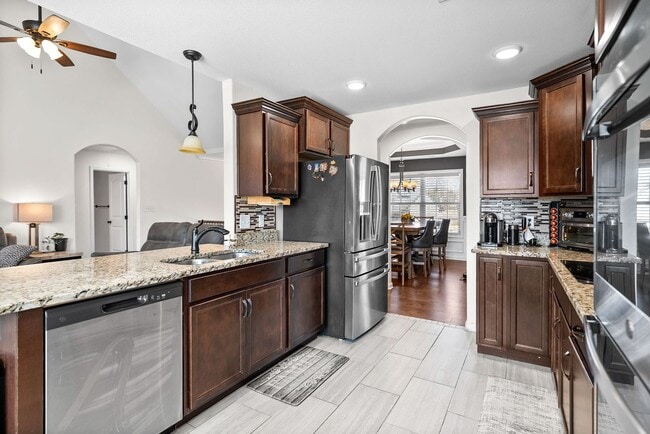 Building Photo - 222 Cooper River Wy