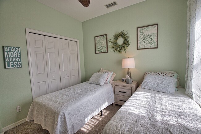 Building Photo - Seasonal Short-Term 2 Bed 2 Bath Single Family Home located in Venetian Golf and River Club!