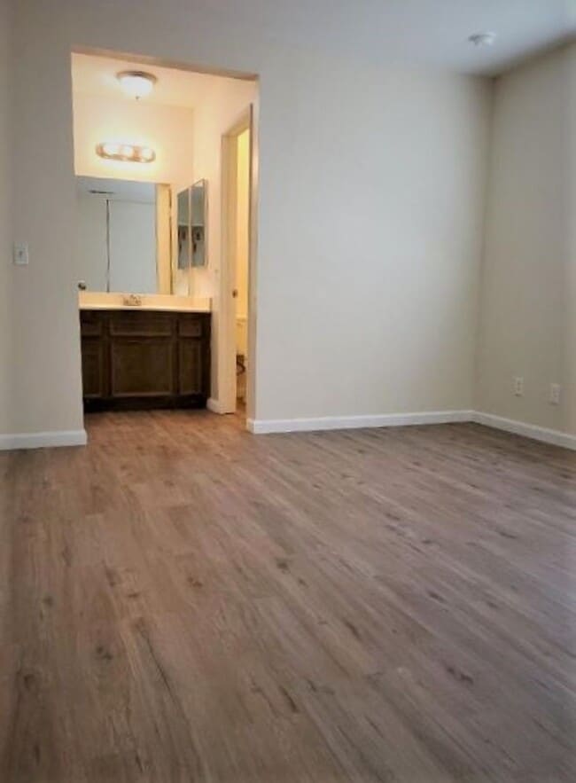 Building Photo - Price Reduced! Spacious 2 Bed, 2 Bath + Bonus Room in 55+ Senior Community