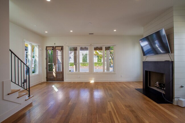 Building Photo - 130 2nd St