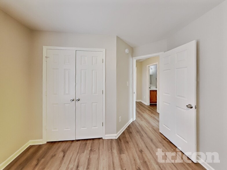 Building Photo - 5517 Landreaux Dr