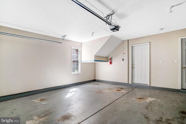 Building Photo - 9662 Potters Hill Cir