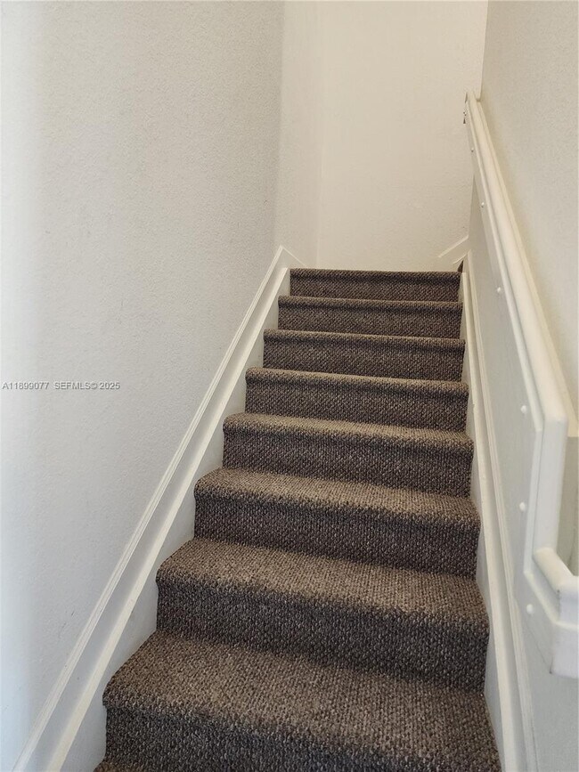 Building Photo - 452 NW 12th Pl