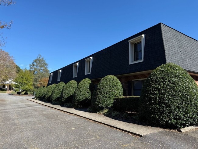 Building Photo - Private 2BD/1.5BA Townhouse in Prime NW Hi...