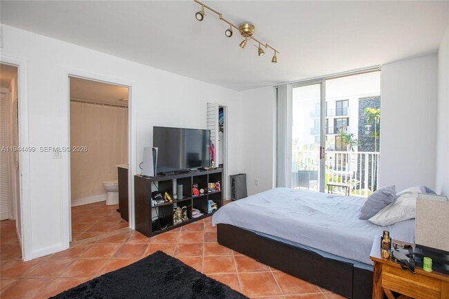 Building Photo - 1801 S Treasure Dr