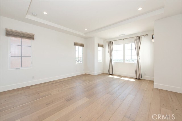 Building Photo - 108 Statura