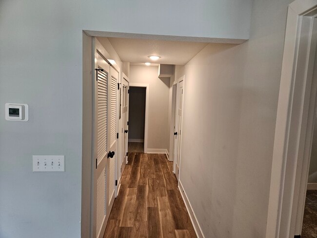 Building Photo - Oak Grove