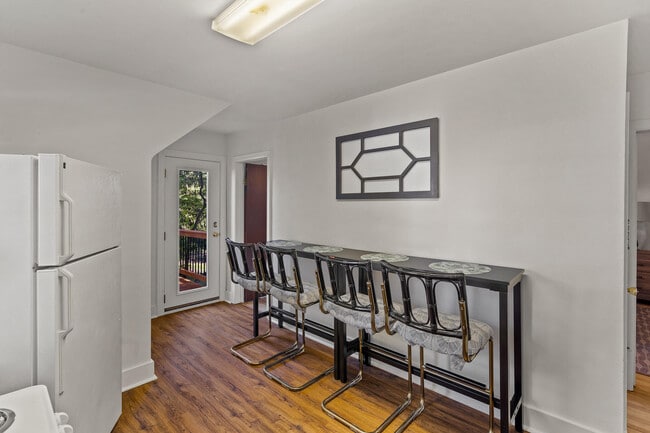 Building Photo - 113 Crestmere Ave