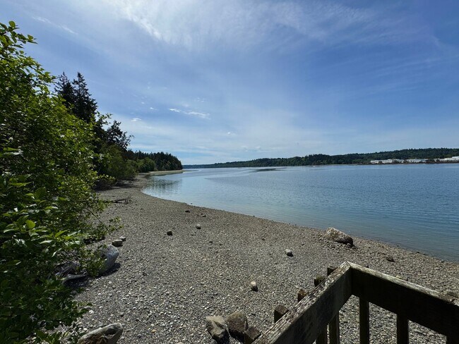 Building Photo - Stunning completely remodeled waterfront P...