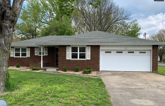 Primary Photo - 1165 E Rosebrier St