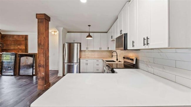 Building Photo - 610 Madola Rd