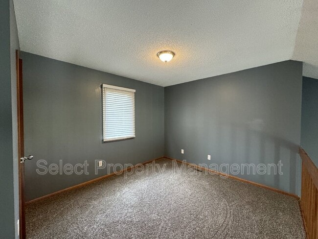 Building Photo - 627 Benderlock Way