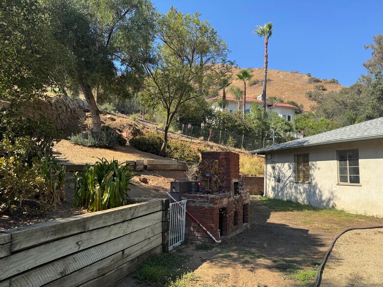 Building Photo - 7817 Shady Cove Ave
