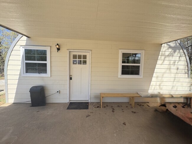 Building Photo - 285 Hermit Ln