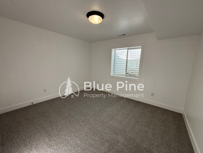 Building Photo - 4403 E Hatch Holw Ln