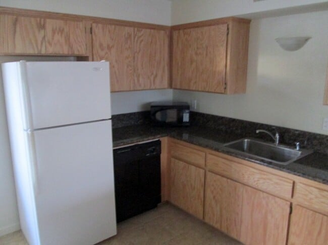 Building Photo - 4 Klondike Ct