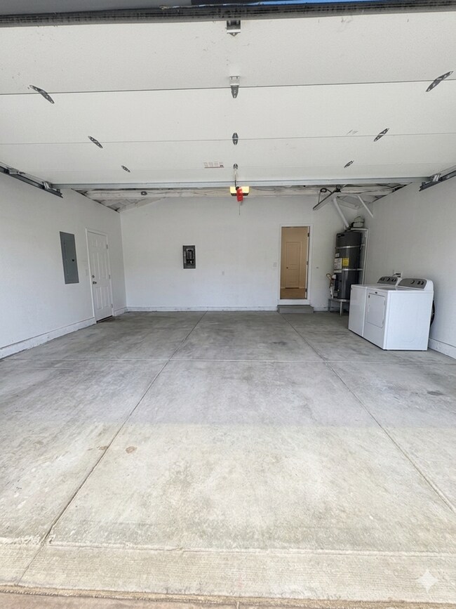Building Photo - 9887 Broadmoor Dr