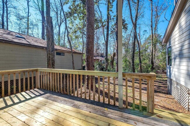 Building Photo - 1691 Silverwood Dr