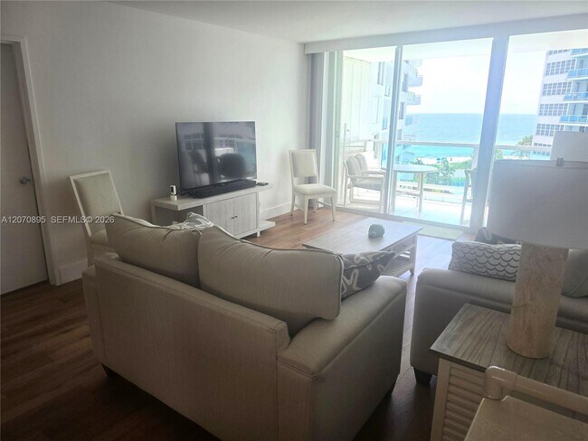 Building Photo - 5151 Collins Ave