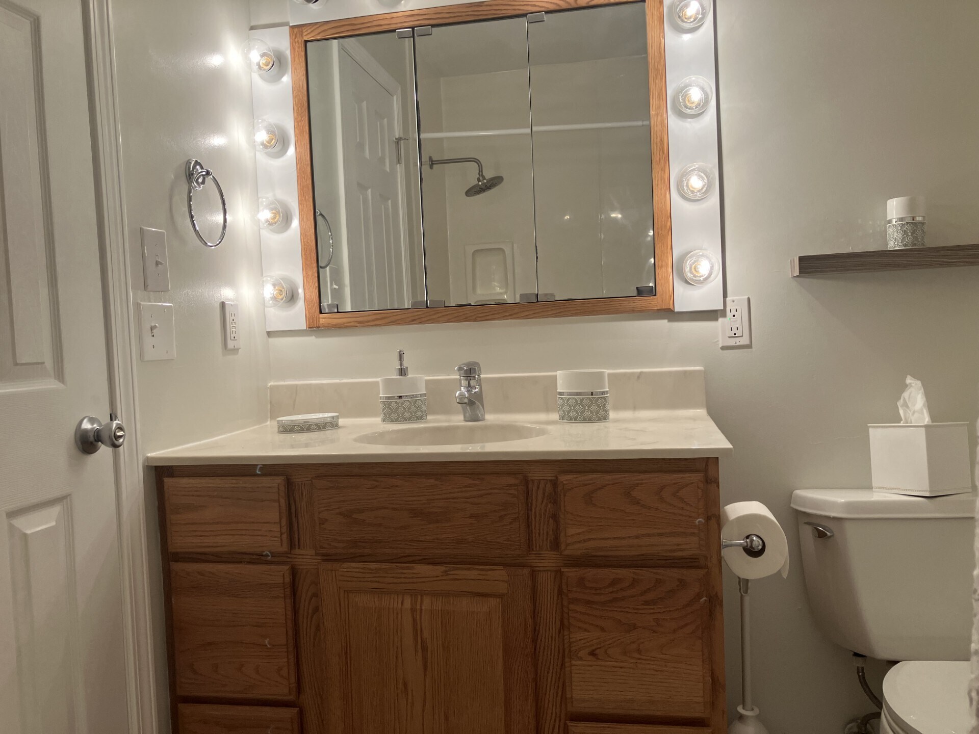 hall bath - 144 Brentwood Dr