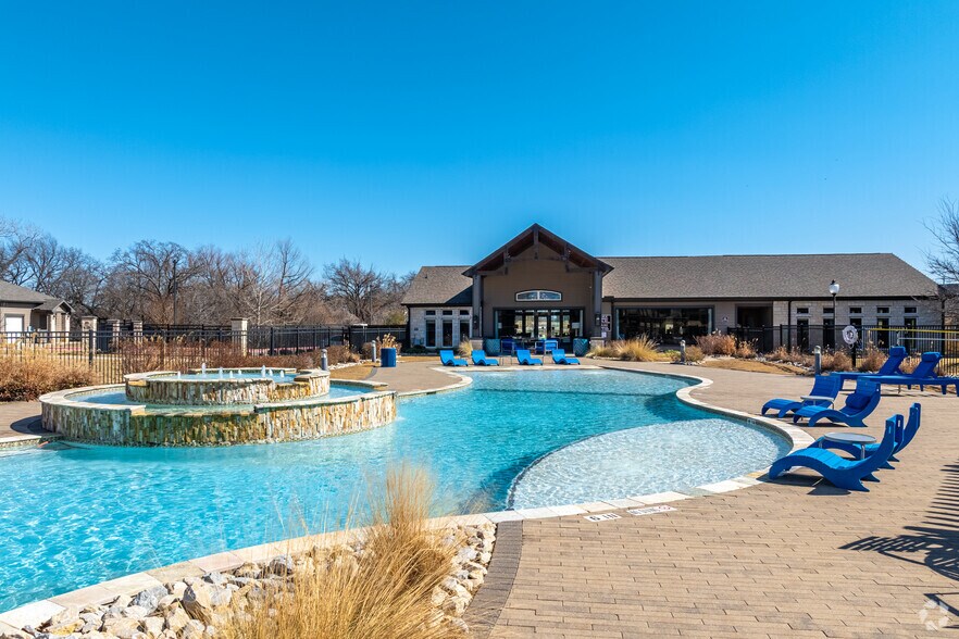 Resort-Style Swimming Pool - Reata West Apartments