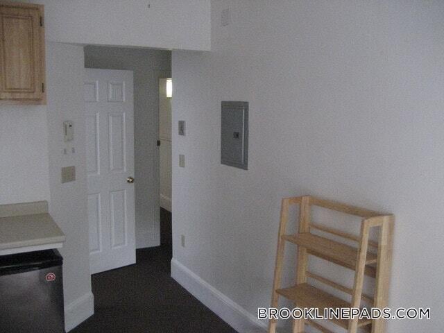 Building Photo - 1077 Beacon St