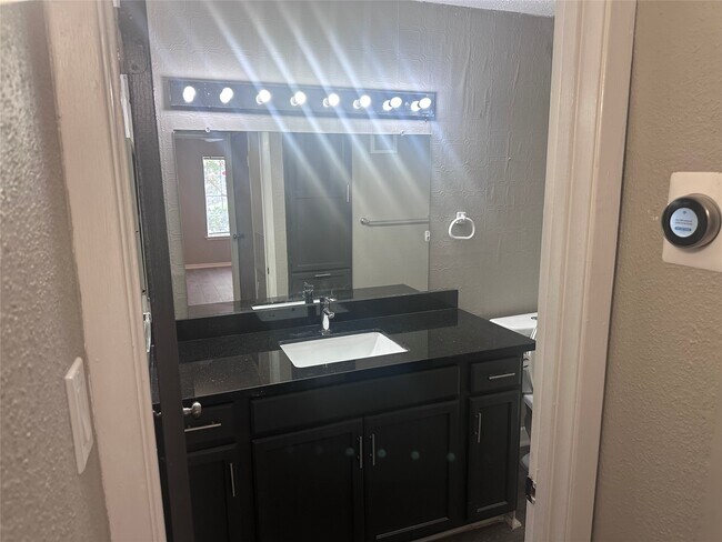 Building Photo - 7400 Bellerive Dr