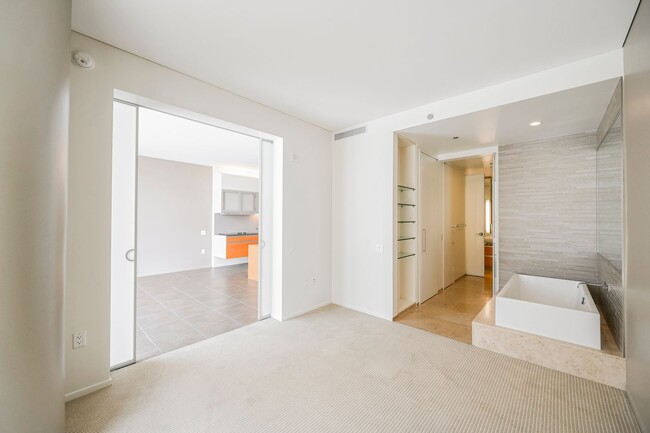 Building Photo - 1 bedroom in the heart of City Center on t...
