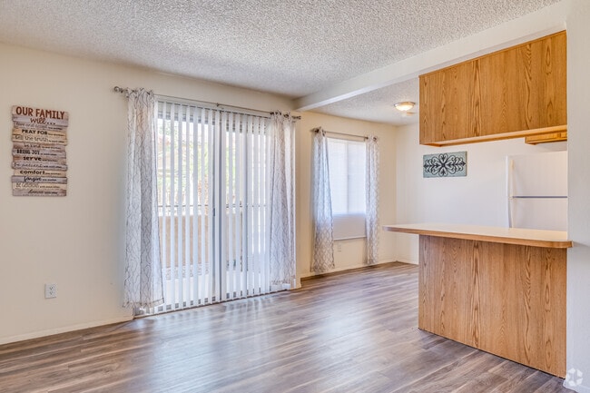 2BR, 2BA - 885SF - The Palms