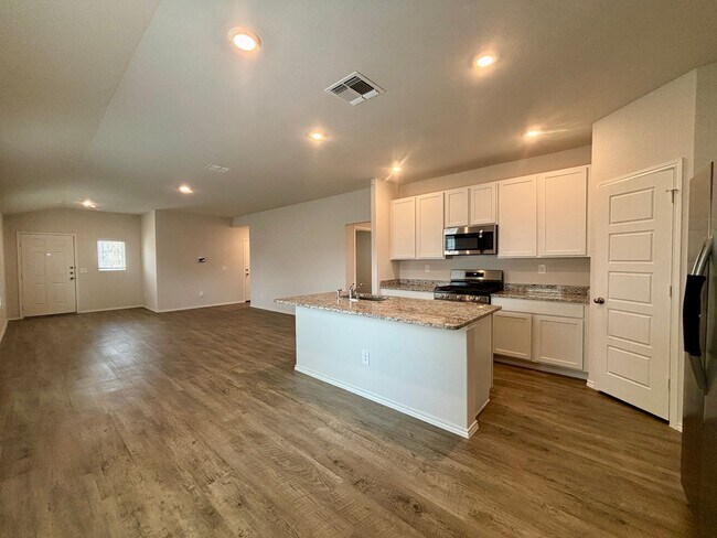 Building Photo - 2024 3-bed 2-bath home in Converse